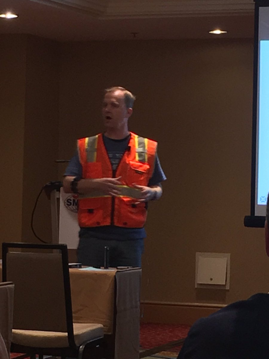 SMACNA's tweet photo. Post lunch session on #appsforconstruction with @conappguru at #SMACNA16. How many apps do you use? https://t.co/rB5MNdA5Nh