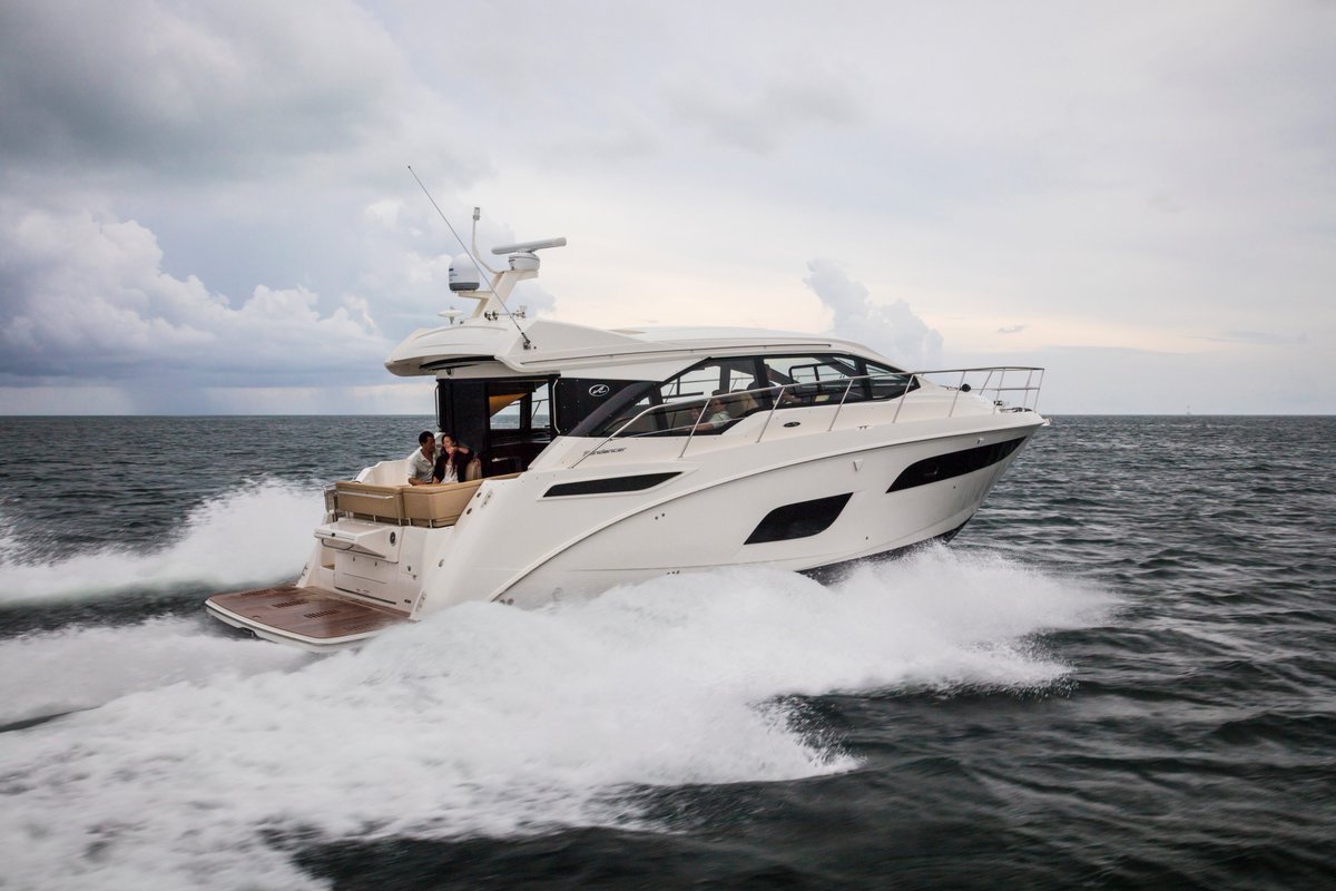 SeaRayBoat's tweet photo. Check out a few of the new 2017 models Sea Ray will debut this year at the Fort Lauderdale International Boat Show Nov 3-7. #FLIBS2016 https://t.co/vLQeEez945