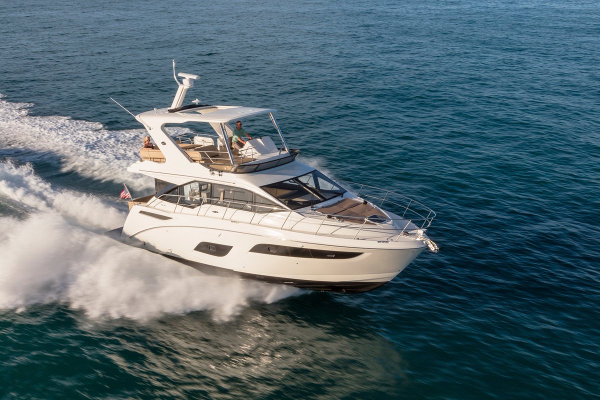 SeaRayBoat's tweet photo. Check out a few of the new 2017 models Sea Ray will debut this year at the Fort Lauderdale International Boat Show Nov 3-7. #FLIBS2016 https://t.co/vLQeEez945