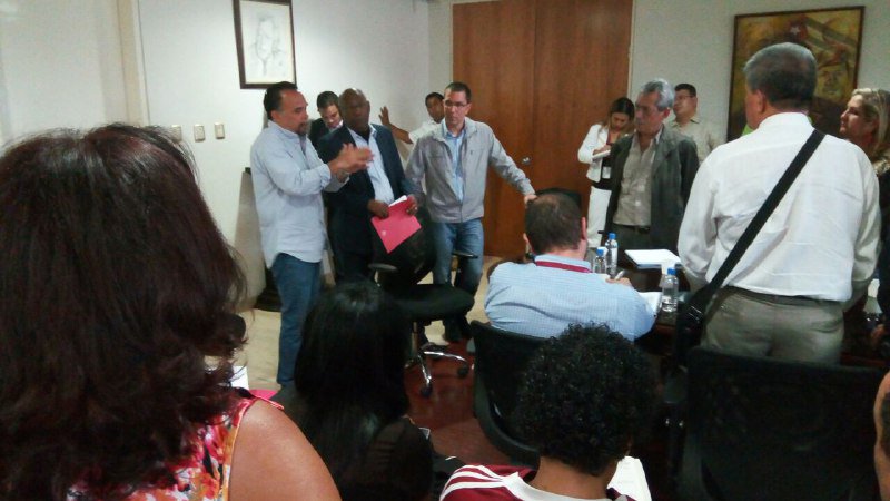 mineducacion_ve's tweet photo. #Ahora "Arrancamos con fuerza las clases con #EnCayapaEscolar, con los libros, morrales, kit de uniformes" @aristobulopsuv https://t.co/fZ06IUosnT
