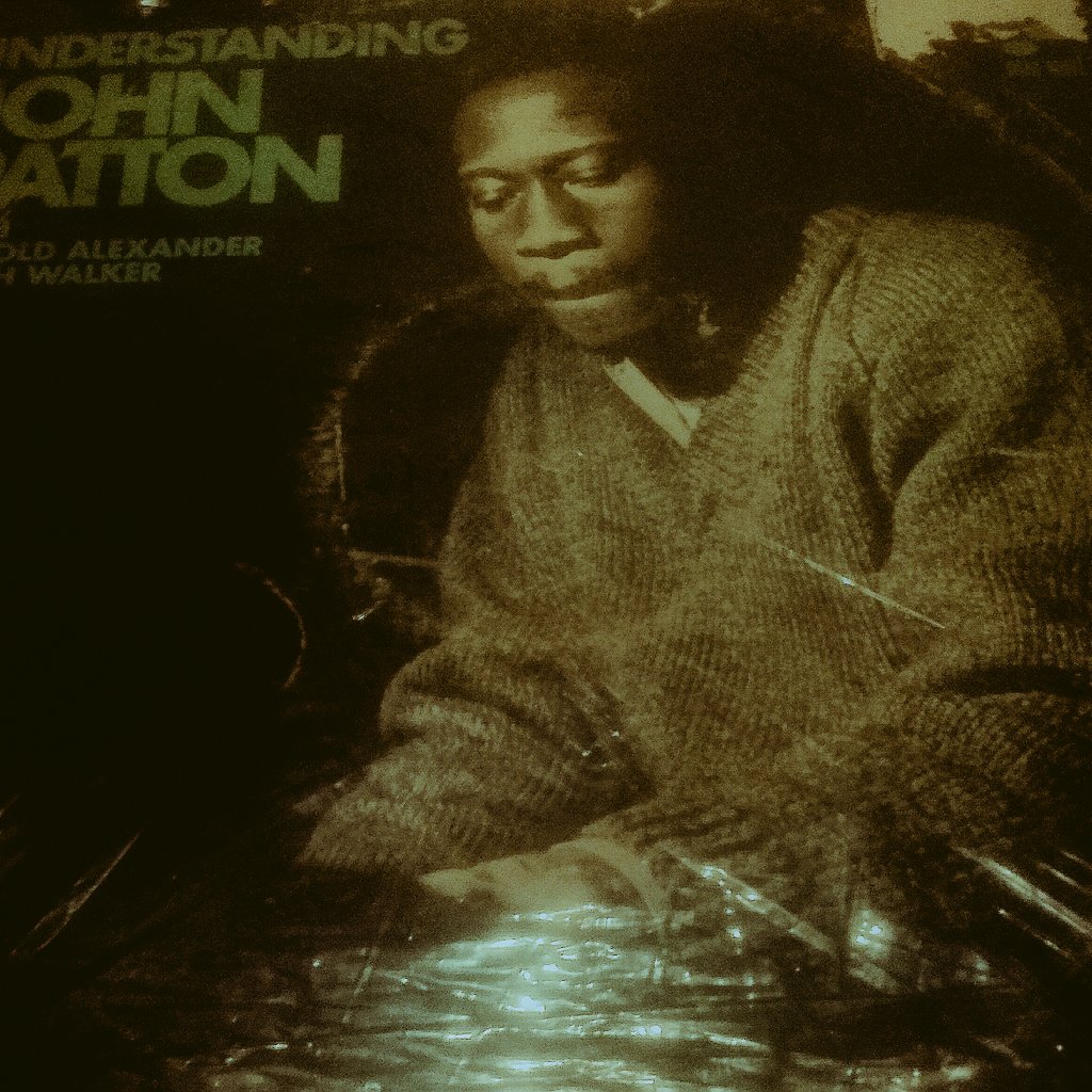 beatWreadio's tweet photo. Late night #vinyl listening https://t.co/dWK75SY4wN