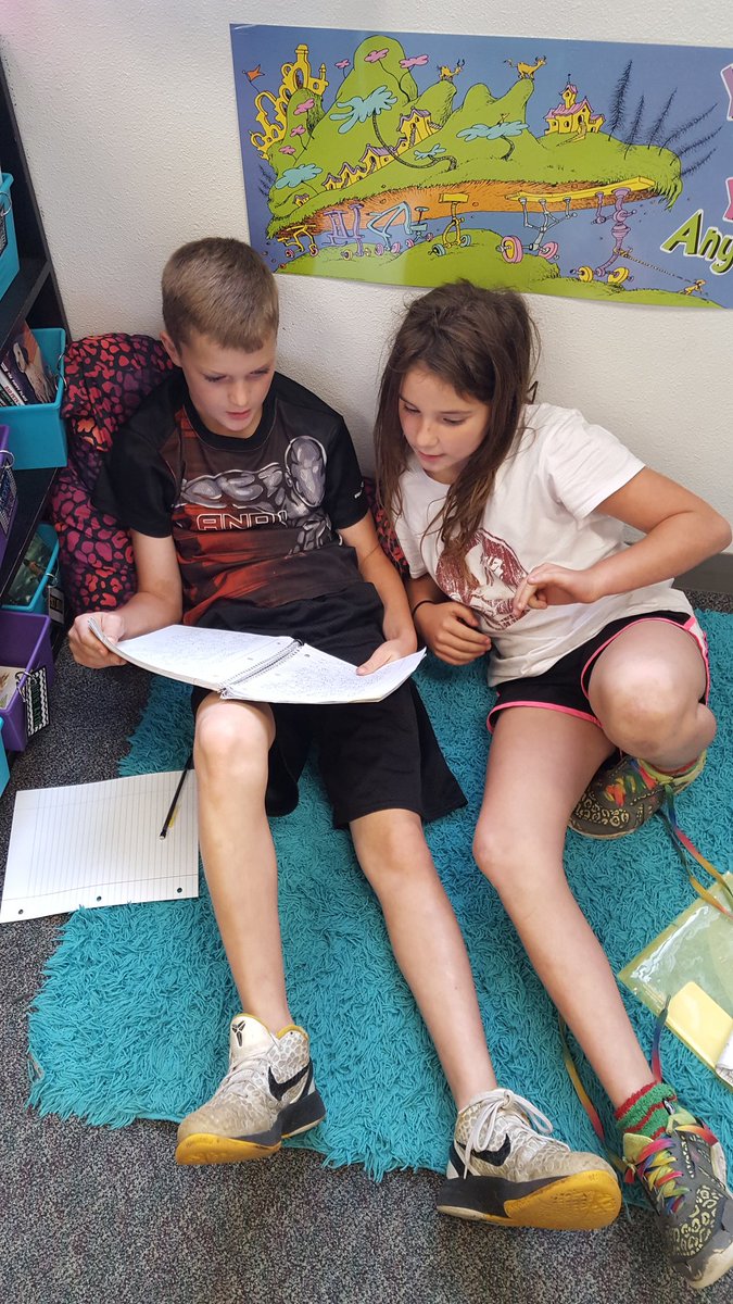 heyteach4's tweet photo. Busy conferencing about our stories and making them the best they can be! #peerrevising #beingawriter #teamwork @DCSVikings https://t.co/9FSJVNZuz0