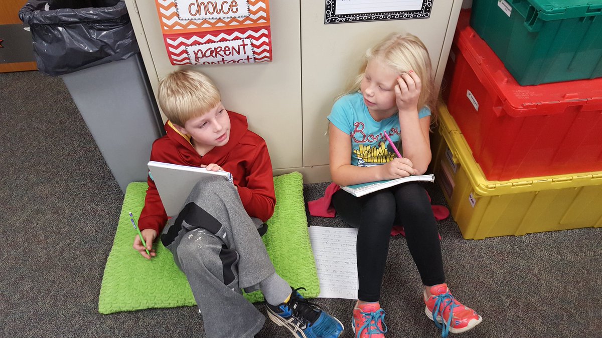 heyteach4's tweet photo. Busy conferencing about our stories and making them the best they can be! #peerrevising #beingawriter #teamwork @DCSVikings https://t.co/9FSJVNZuz0