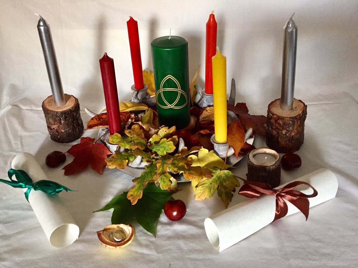 AltCelebrant's tweet photo. #autumn themed #family #unity#candle #ceremony with #ringwarming https://t.co/hjLlpXMz2f