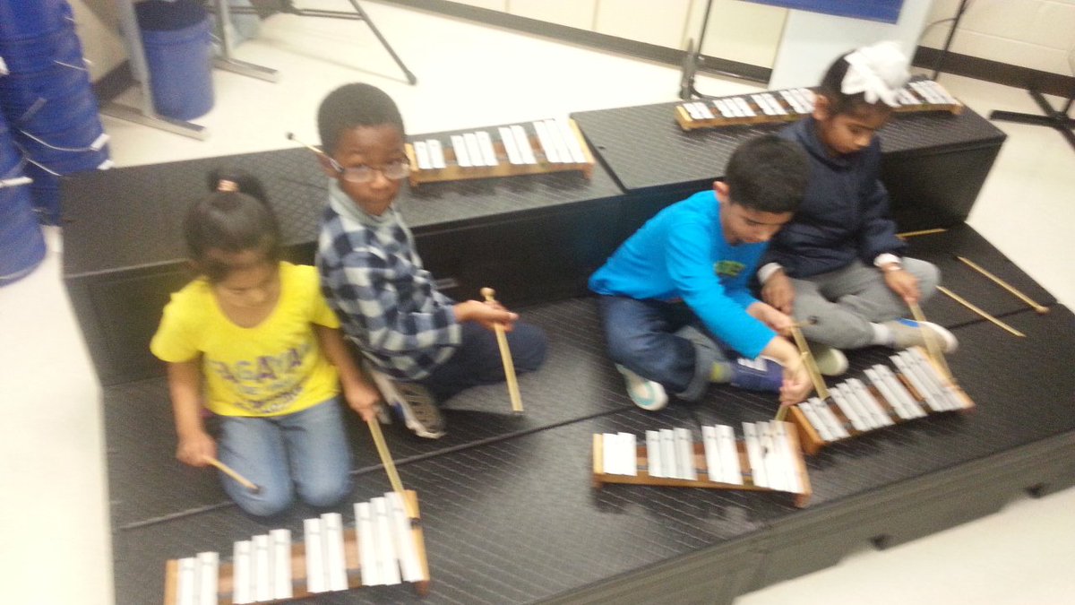 MusicMrBrox's tweet photo. 2nd #gr1 introduction to #HighVsLow #MusicCenters
@ARTS_PDSB #peelarts @MortonWayPS @PeelSchools https://t.co/jNaZwDREKV