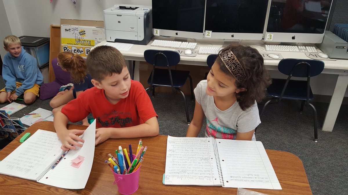 heyteach4's tweet photo. Busy conferencing about our stories and making them the best they can be! #peerrevising #beingawriter #teamwork @DCSVikings https://t.co/9FSJVNZuz0