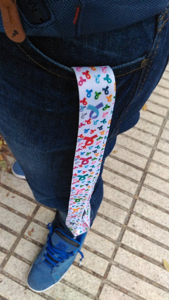 Caineroman's tweet photo. Con mi #Lanyard de @Lazos_Recordar. Para #recordarynoolvidar #unlazo 😍 https://t.co/5wVFy6xt6B