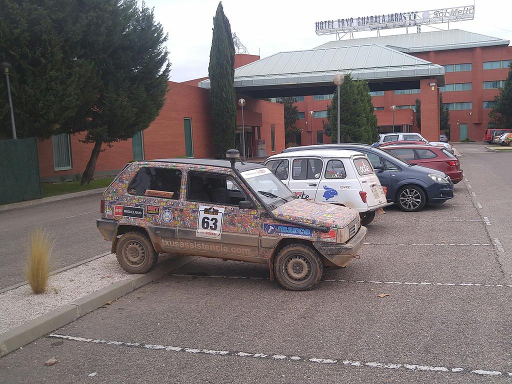 PandaRaidTeam80's tweet photo. Etapa 3 finalizada...  @SpainClasicRaid  Último tramo sin gasolina. Y vuelve la maldición del depósito de gasolina.Listos para mañana! https://t.co/YBNyzPv1Dj