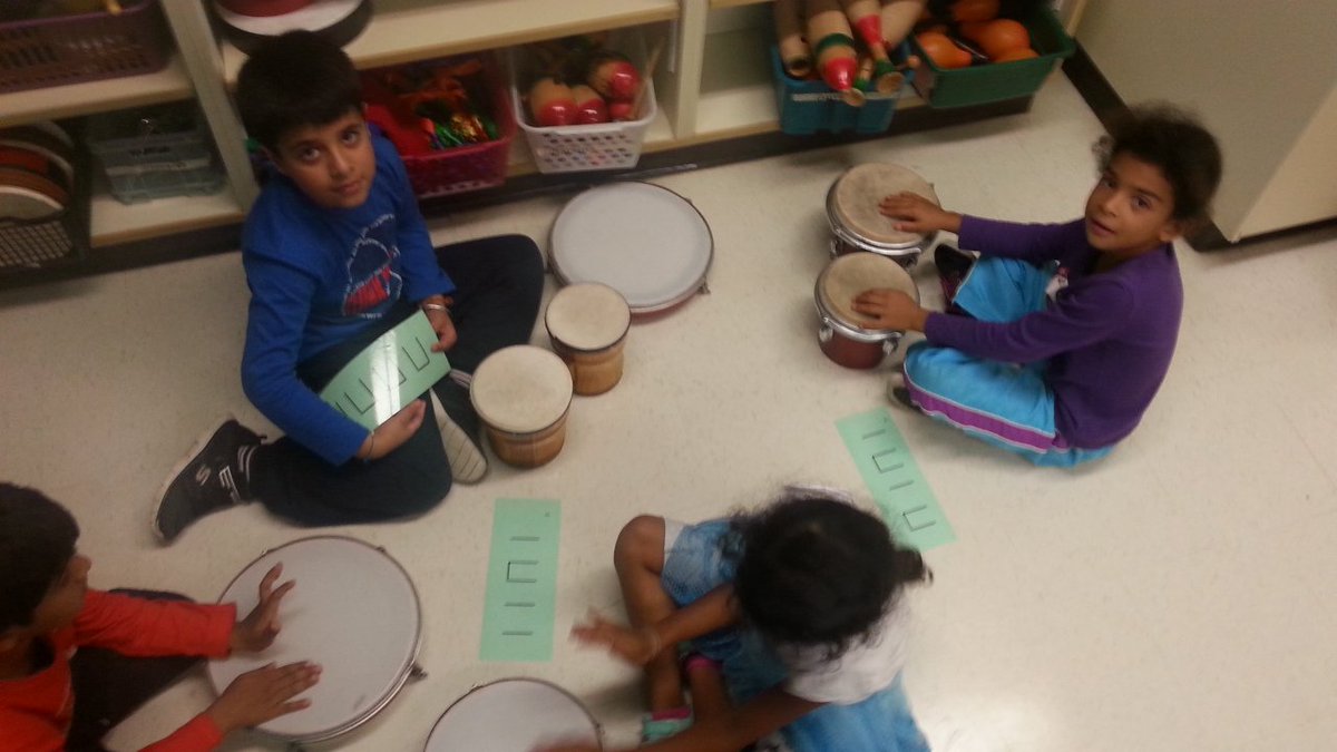 MusicMrBrox's tweet photo. 2nd #gr1 introduction to #HighVsLow #MusicCenters
@ARTS_PDSB #peelarts @MortonWayPS @PeelSchools https://t.co/jNaZwDREKV