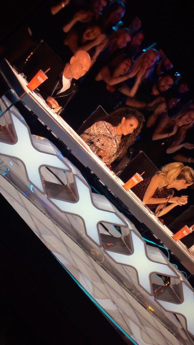 Summer_Khalil91's tweet photo. Mel B is everything 👸🏽 She is always killing it 😻her hair be 🙈🙌🏽 #BeautifulLady #hairstyling #AGT2016 https://t.co/IwuklinyIp