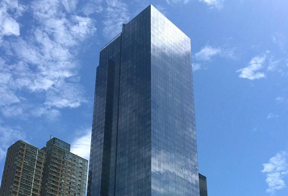 BisnowNY's tweet photo. We're giving an inside look of #ExtellDevelopment's #555Ten luxury residential building https://t.co/JEgAW0x7Lz https://t.co/piHPnxzRAk