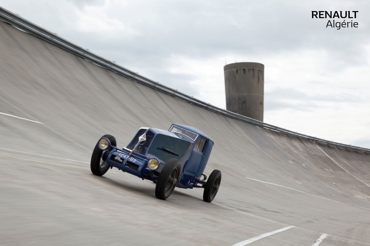 RENAULTALGERIE's tweet photo. Et c’est parti pour un tour avec #Renault #40CV ! #letsracetogether
https://t.co/c5sTzUWE90 https://t.co/8isLayEoVE