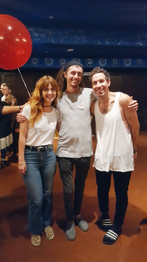 Nicks_Niche's tweet photo. @KatieMowgli @joshrediscover Had a blast last night with these lovely souls! Congrats on your engagement! Come see me in Hawaii! Mahalo ✌〽 https://t.co/xnJZLlIh7o