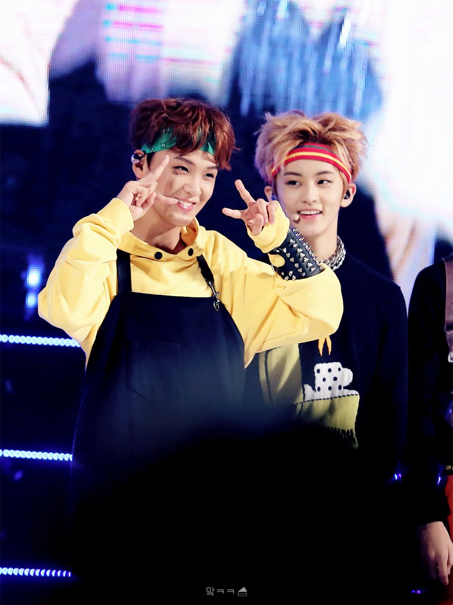 2mko8o2's tweet photo. 161014 수원 연무대 케이팝 콘서트 #NCT #NCT127 #해찬 #마크 #HAECHAN  #MARK https://t.co/umcAWOWudw