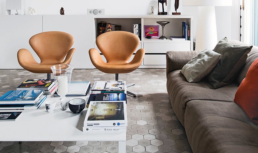 MTHWKSHN's tweet photo. Warm materials like leather and wood make the designs inviting. Even the use of steel appears friendly @fritzhansen https://t.co/lzDTf5COKj https://t.co/mSFCdiDC3k