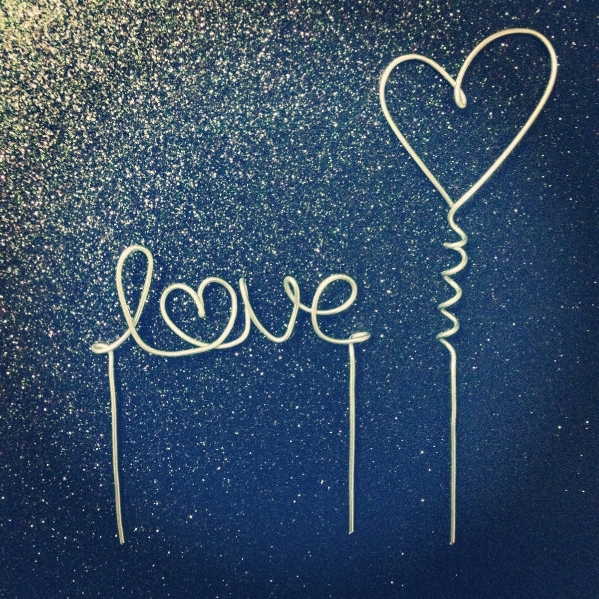 AutumnAnemone's tweet photo. Love : Wire Cake Topper https://t.co/BPDRdDKVdV #Etsy #wedding #CakeTopper https://t.co/ynYB2zkJA8