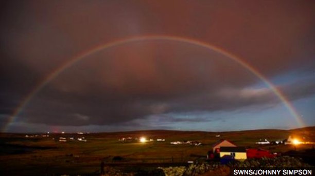 bbcweather's tweet photo. Guide: how can I see a moonbow? https://t.co/qelorO6L5v Jo https://t.co/DIqr2Pm2lN