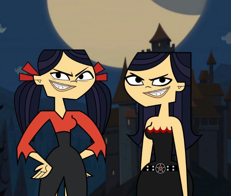 EmmaAndKitty's tweet image. Kitty: our Halloween costumes!