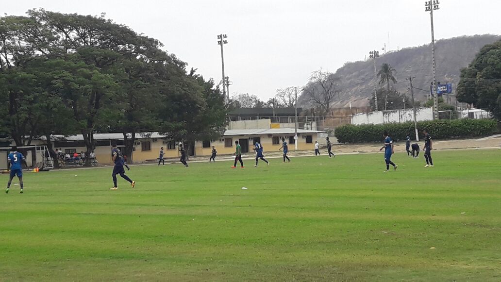 FormativasRiver's tweet image. Mostrando talento!
Partido amistoso River Ecuador vs. Selección Ecuador sub 16