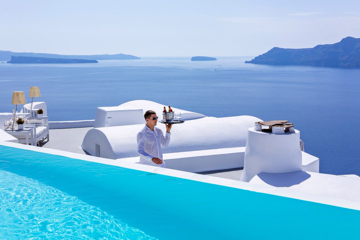 Mediteranique's tweet photo. #Santorini views from the Katikies Hotel Pool https://t.co/V28PEGsaig #luxury #Greece https://t.co/gP4ZNtAsxg