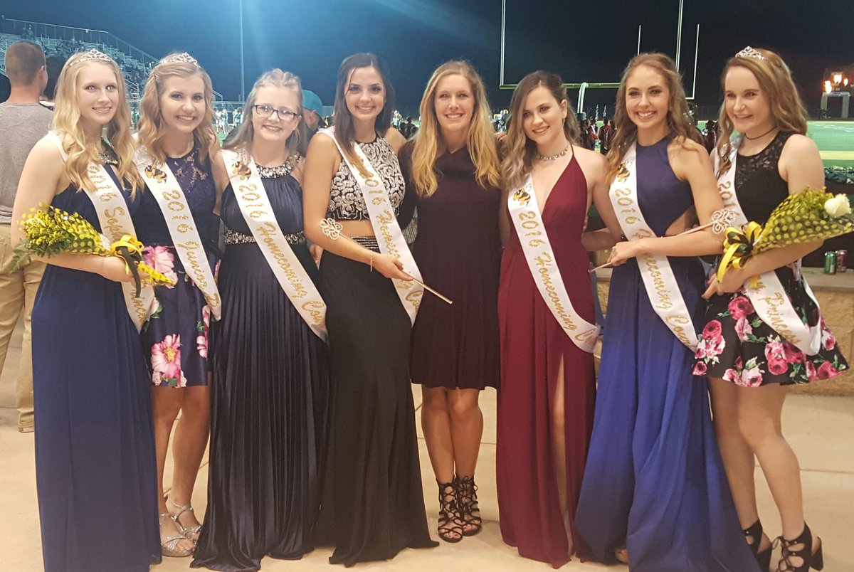 PattiScar6's tweet photo. @PaytonMorgan7 crowned the next HC Queen &amp; the best part... surprised me for my bday! #yellowjackets🐝 #HCQueen👑 https://t.co/6c0IYFRvTp