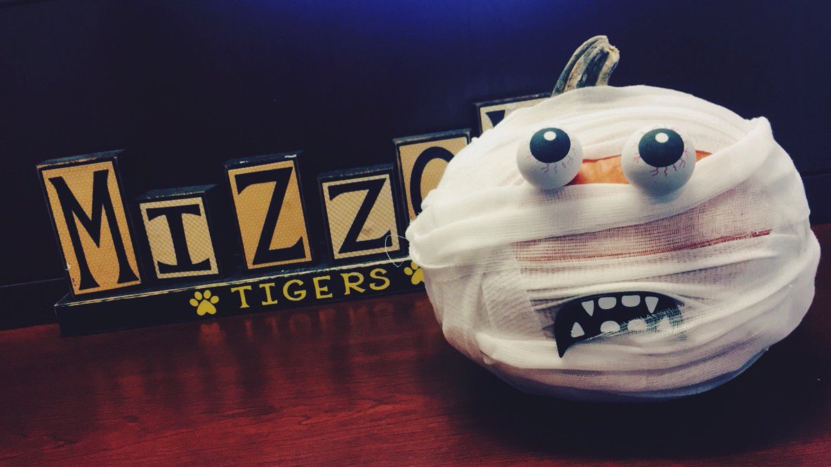 MUexecMBA's tweet photo. Creepin' it real for Halloween here at the execMBA office! https://t.co/TkD5nO7zCM