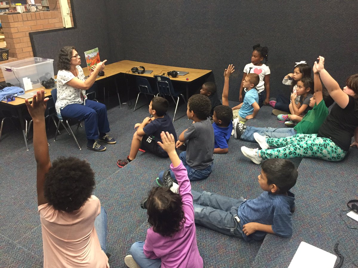 BISD_Libraries's tweet photo. Mrs. Yezak gets into the fall season with today's @Branch_BISD library story time! #TooManyPumpkins #ReadersAreLeaders @BryanISD @karenannk https://t.co/veGXht8esH