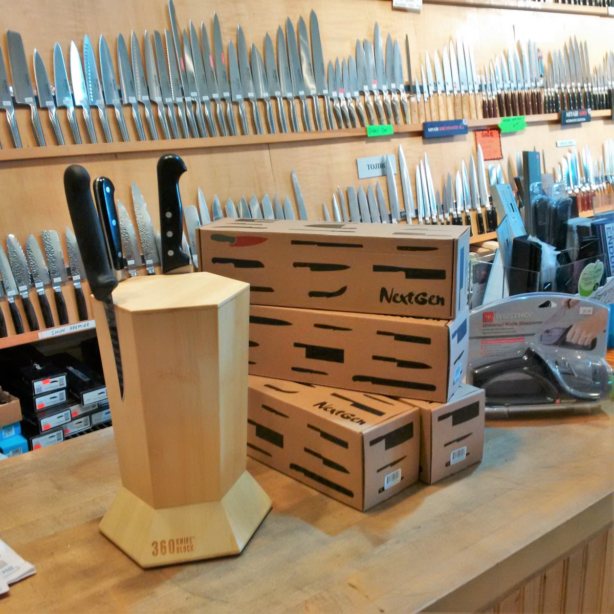 NextGenKnife's tweet photo. Hey everyone, thrilled to announce that #NextGen is now at the AMAZING Warren Kitchen &amp; Cutlery 16 miles north of the @CIACulinary https://t.co/LBaOE7vf0B