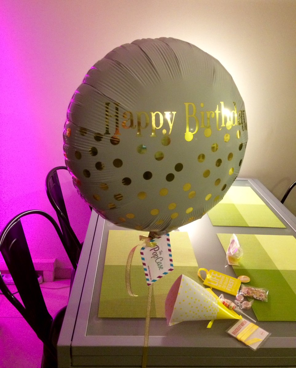 ceseph's tweet photo. J'ai (enfin) reçu mon kit birthday #thepopcase !!!! Merci 💕 https://t.co/cn1w47waay