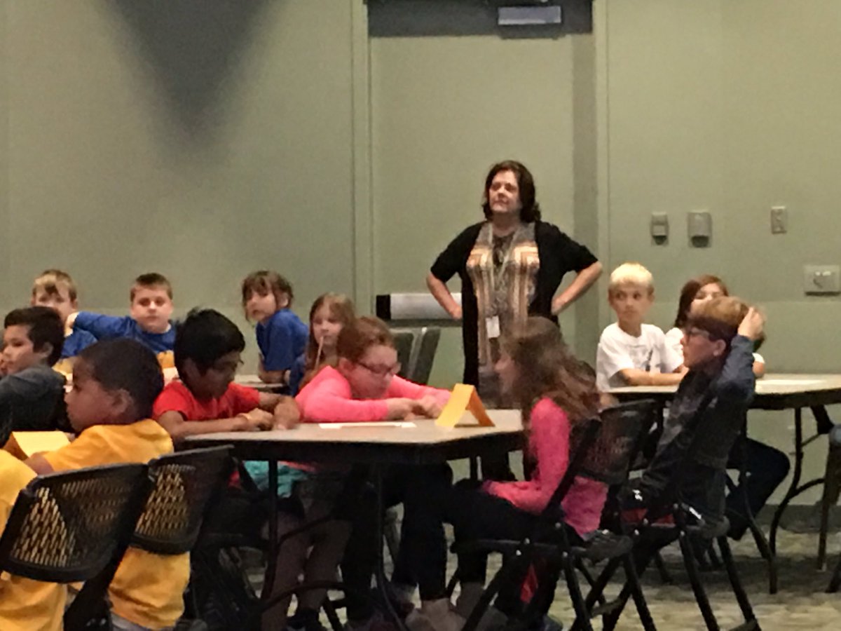 Fan_of_Science's tweet photo. Buffett fifth graders competing #kingscience competition @BuffettMagnet @buffettknowssci https://t.co/4CcPab0oRW
