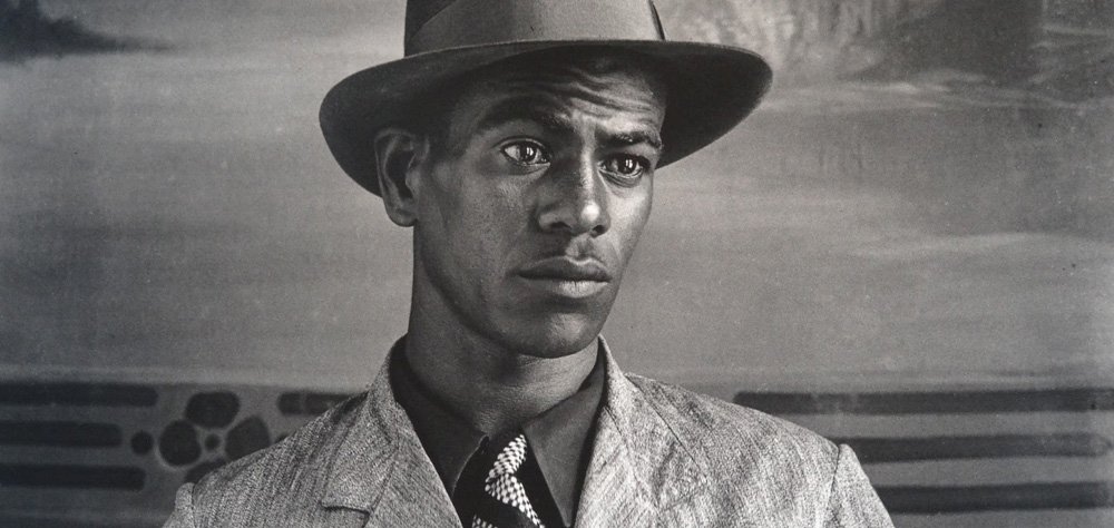 A 40ª Mostra exibe 59 filmes nacionais, entre longas contemporâneos, curtas-metragens, retrospectivas e homenagens_ bit.ly/2ef9FPN