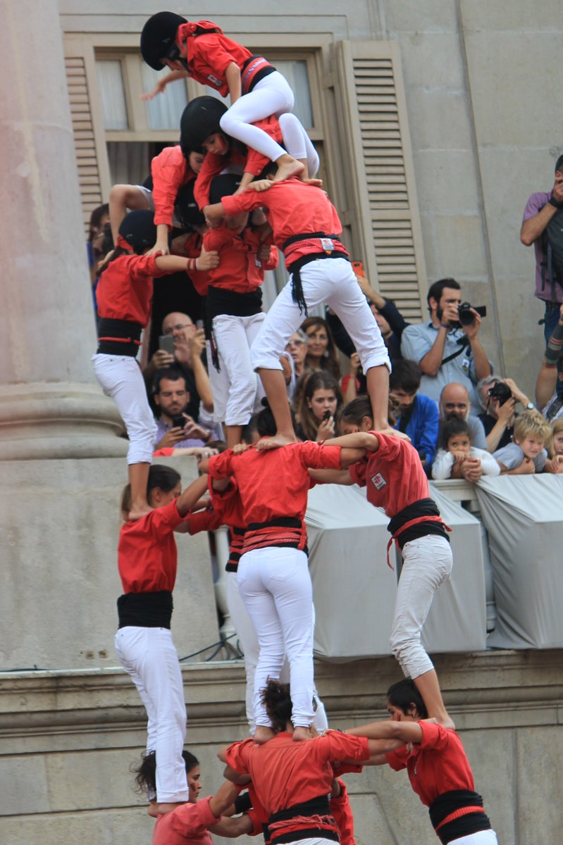 ChrisCameron57's tweet photo. Holiday snaps 065:

Diada de la Mercè #Castellers #LaMerce2016 #Barcelona

5 of 8 from the floor (5de8) by @CdBCN https://t.co/2V6hCfp9eB
