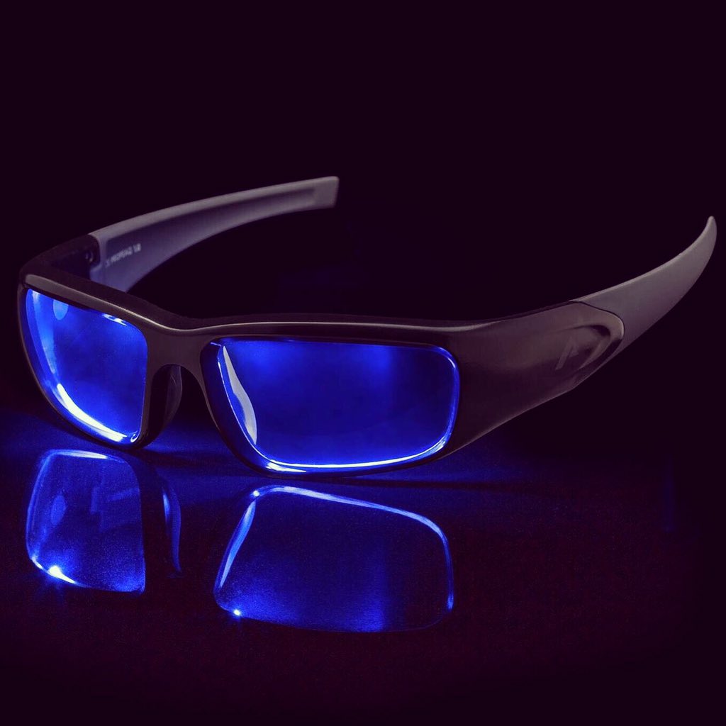 toineschoutens's tweet photo. LED lichttherapie op de OS in Rio bij LEDTalks 15/11 tijdens GLOW2016 Eindhoven https://t.co/3mNnmYsCAO @tuecursor https://t.co/if4kPU85cX