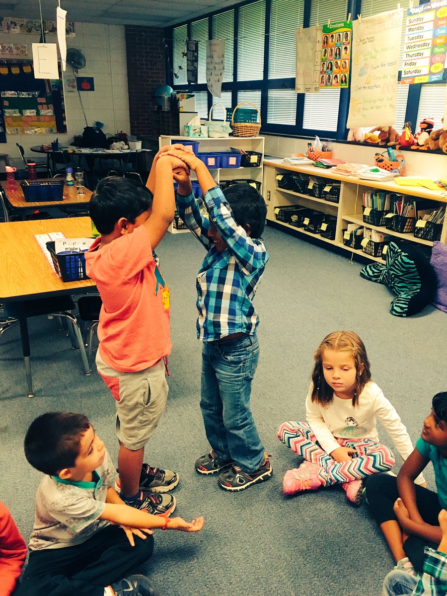 MissEisenhuth's tweet photo. Greeting one another in a new and fun way! #IvyHillLeague #ResponsiveClassroom #handstack https://t.co/5Emm2bBfhV