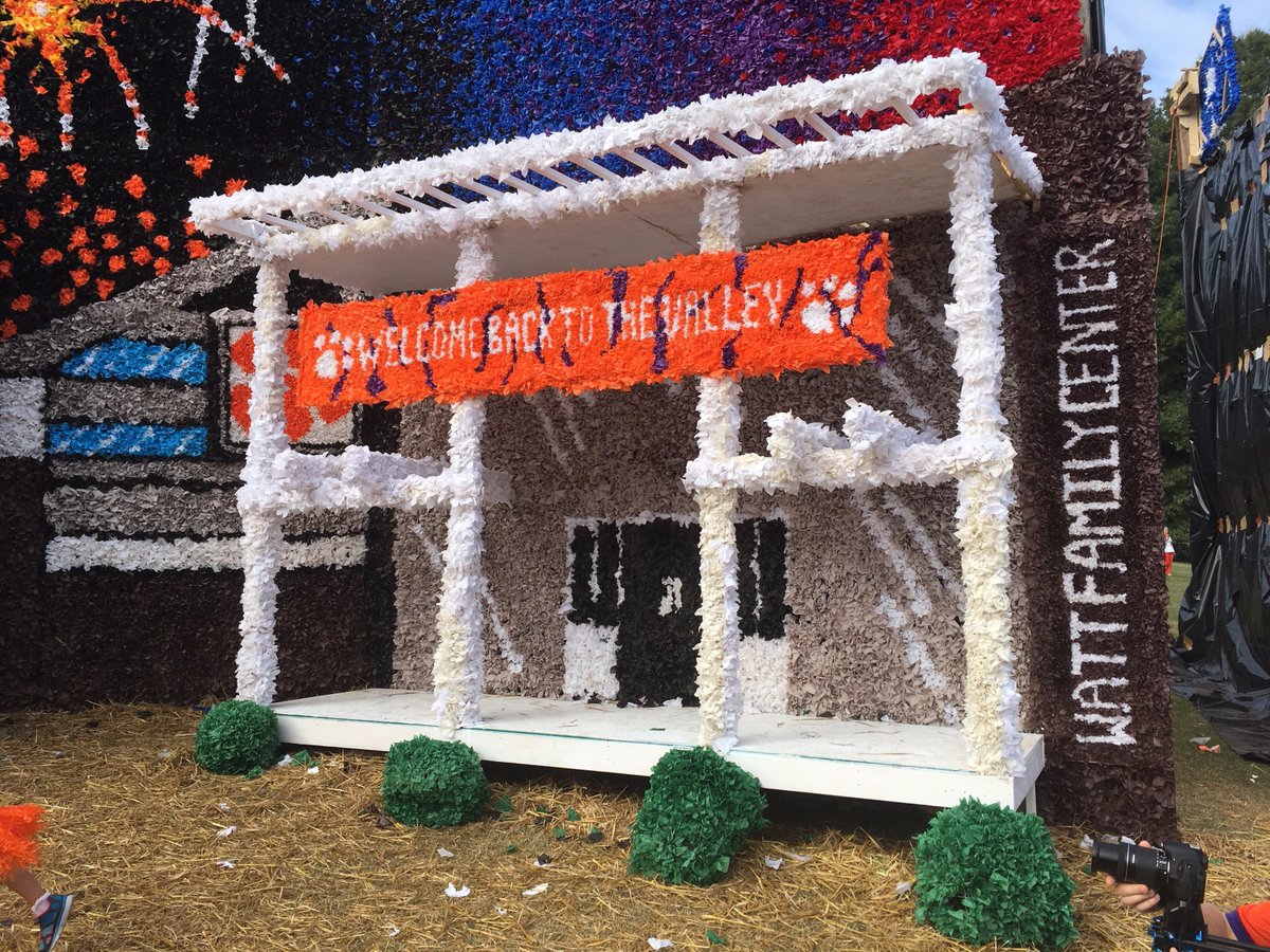 perkinswill_ATL's tweet image. Love seeing this @ClemsonUniv Homecoming Float of the @WattCenter!