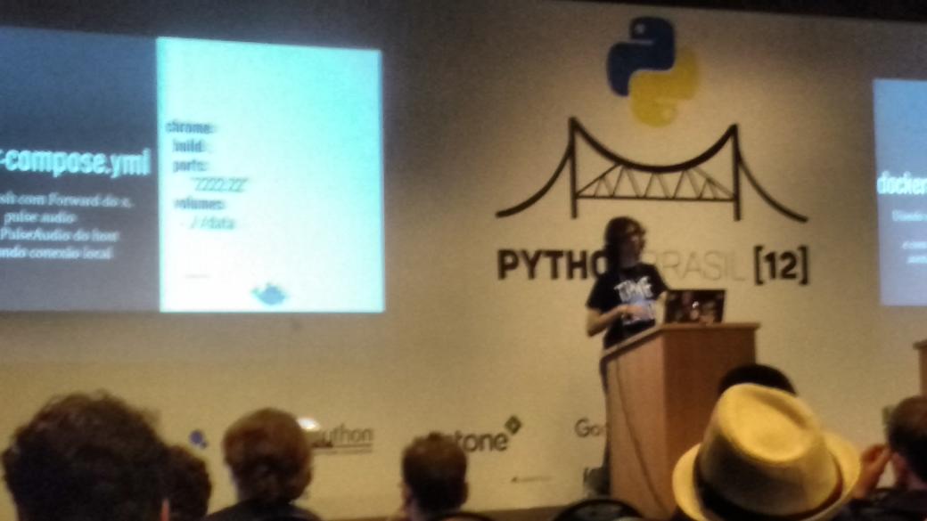 Raphael_Rhapy's tweet photo. Felipe Arruda apresentando Docker Overkill #pybr12 #oktoberpython #docker #python https://t.co/zg3xz0eOOg
