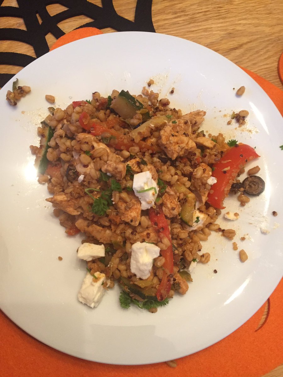 17stoneto14's tweet photo. Dinner-Chicken with Quina #Leanin15 #healthyfood https://t.co/GZSePUQ3HV