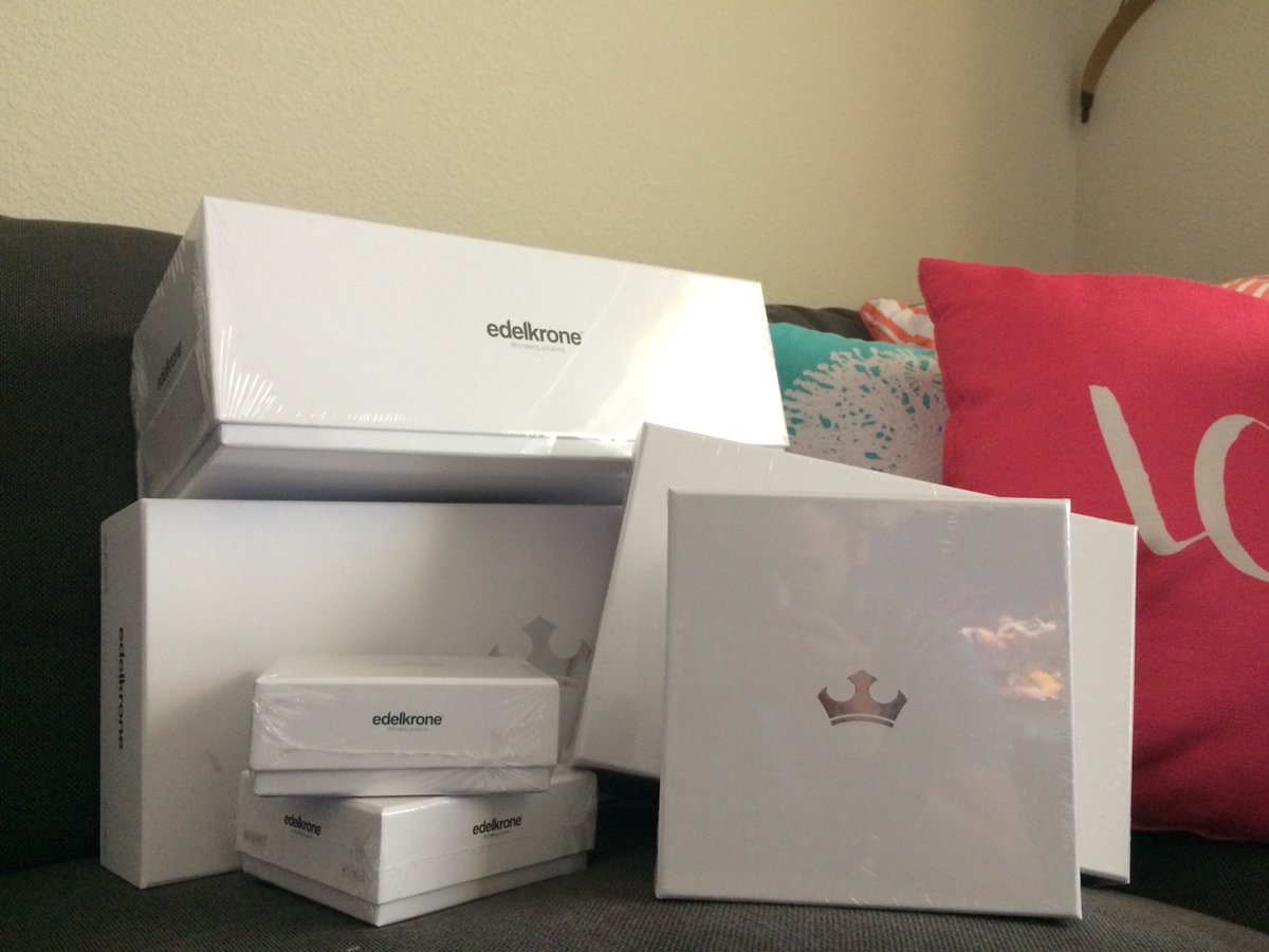 AndWeDance's tweet image. HUGE @edelkrone delivery just arrived!! New Vlogs SLIDING in soon ;) #SliderPLUS with #AllTheAddons + #QuickReleaseOne + #FlexTiltHead