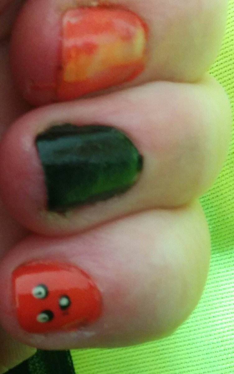 Halloween... pumpkin face nail lol 👹👿