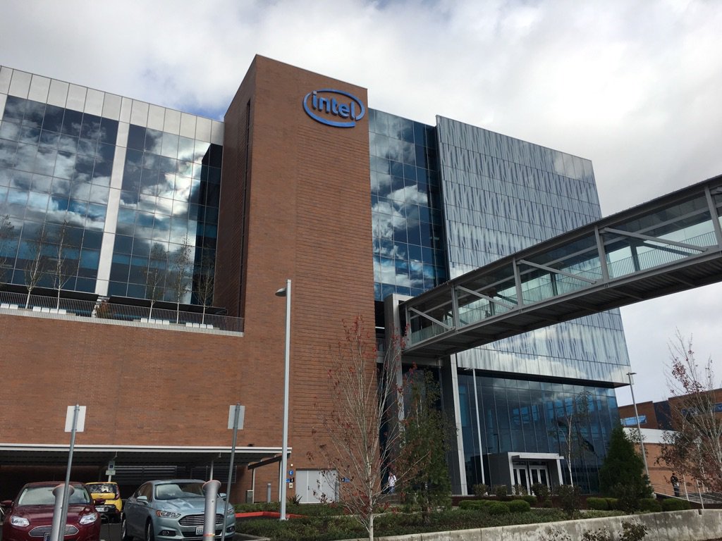 Investing my morning here at Intel w one of my @SparkToBonfire Consulting clients who is making it happen! 
 #Consulting #SparkToBonfire