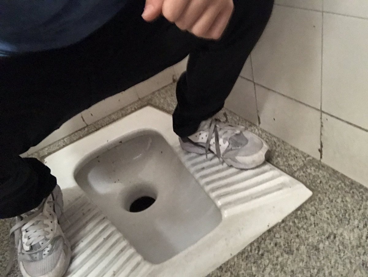 jancarlobg's tweet photo. Encontré un baño un poco extraño 🤔🤔🤔 https://t.co/UkmrquUuJV