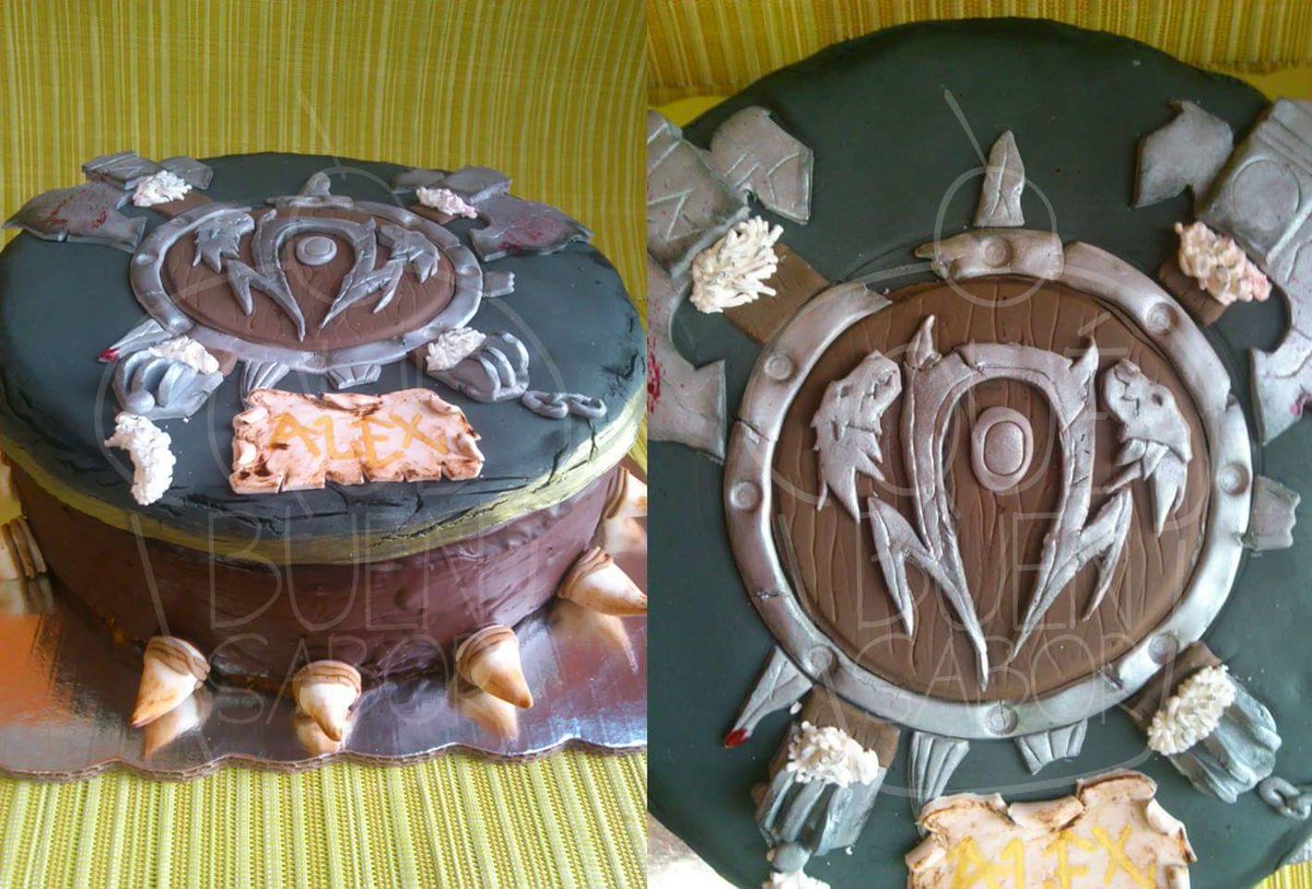 El de ayer: pastel de vainilla, mermelada de fresa, chantilly y chocolate oscuro para admirador de #WorldOfWarcraft