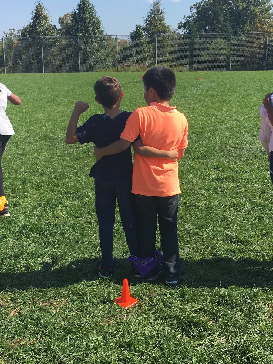 Miss_Jensen4's tweet photo. Sweet teamwork! #mwcubs #fourthgrade https://t.co/pvblQQ4FzL