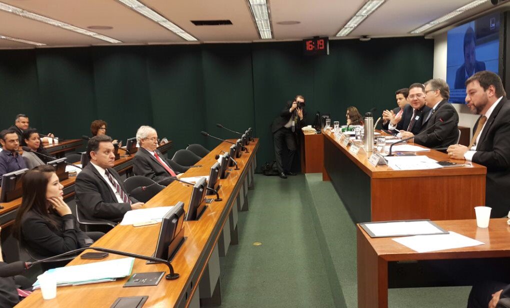 NilsonLeitao's tweet photo. Participando de audiência pública na Comissão Especial que debate o PL 4850/16 que estabelece medidas contra a corrupção https://t.co/qP2576xXaF