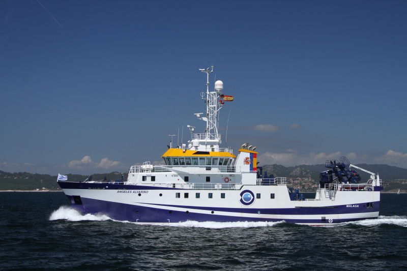 v_diazdelrio's tweet photo. We keep searching making #ScienceForCitizens on board #AngelesAlvariño around #ElHierro https://t.co/8zFXjgj22i https://t.co/H5TIdsZdkw https://t.co/xpErlsgDF3