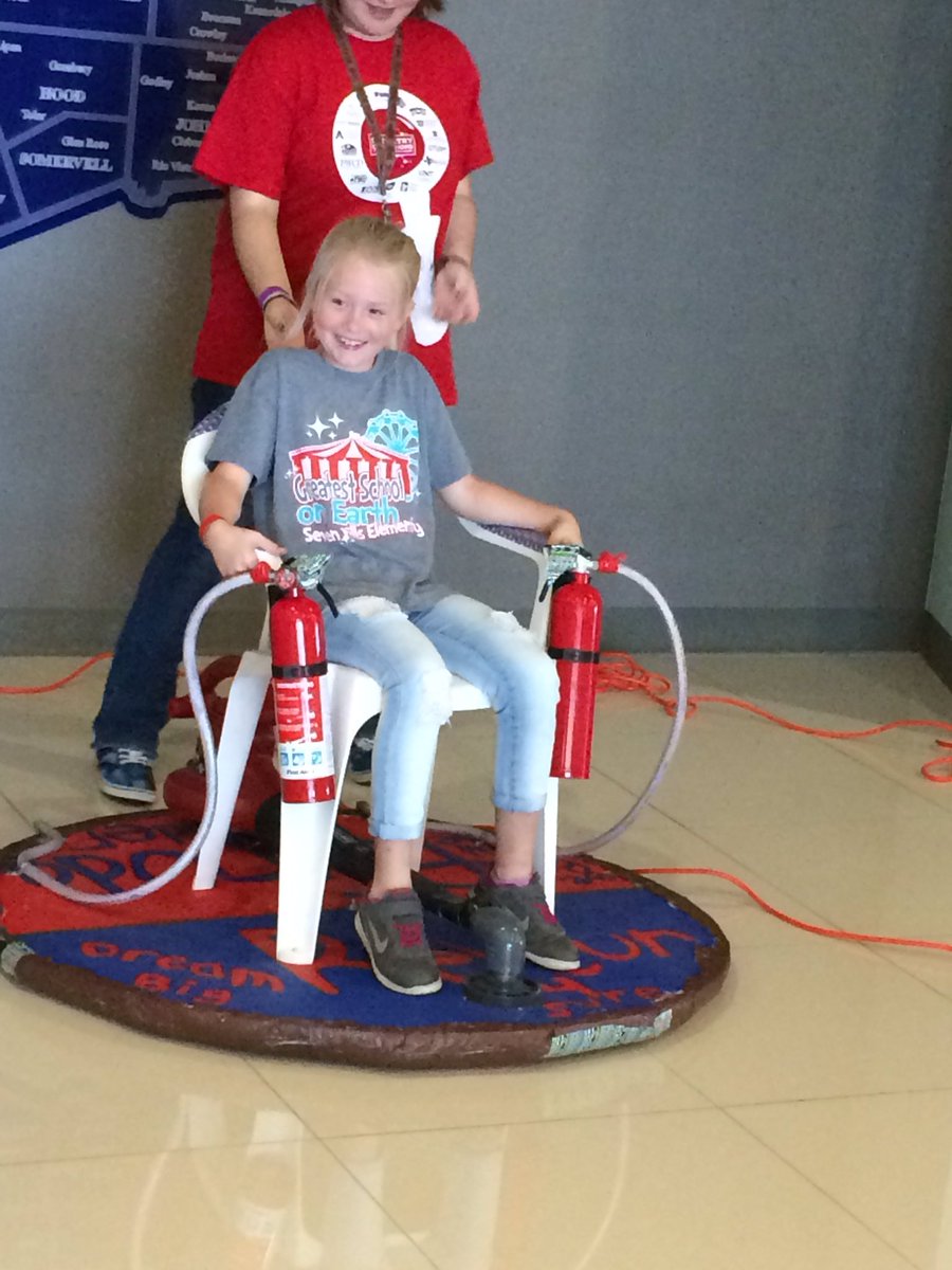 MQuisenberry1's tweet photo. Huge thanks to @rorypeacock, @ESCRegion11, and @TwoBitCircus for an amazing day of STEAM ed. for our students. They are raving! #7HillsSTEM https://t.co/EaeBIpeRmt