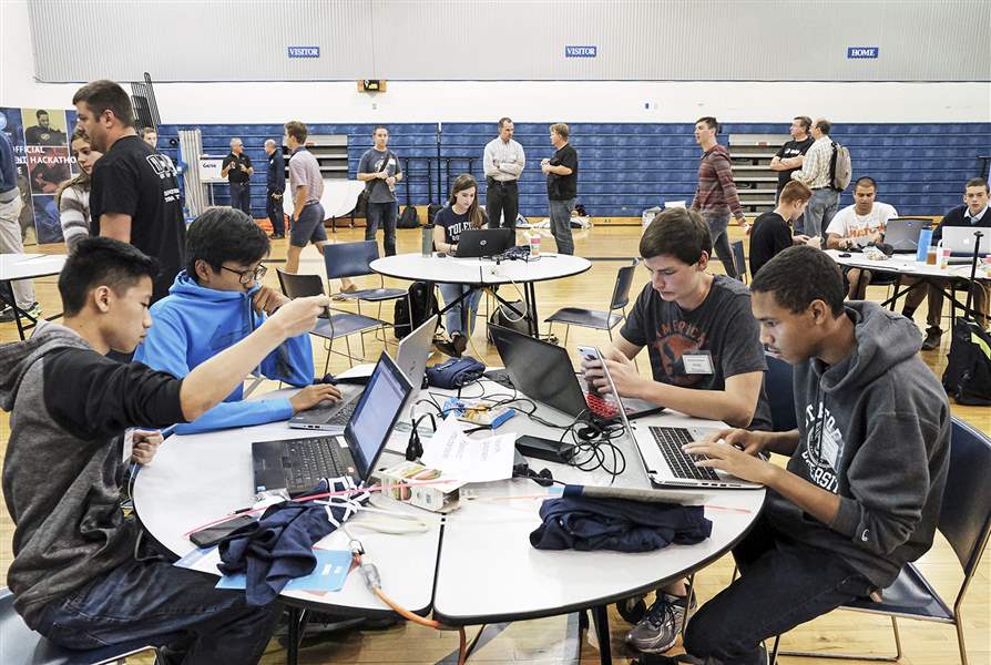 CyclePlatform's tweet photo. The Toledo Blade featured @Glass_Hacks https://t.co/mDUP2lKyMH #HackTheGlass #Hacktoberfest #Toledo https://t.co/4CBMD9kw4W