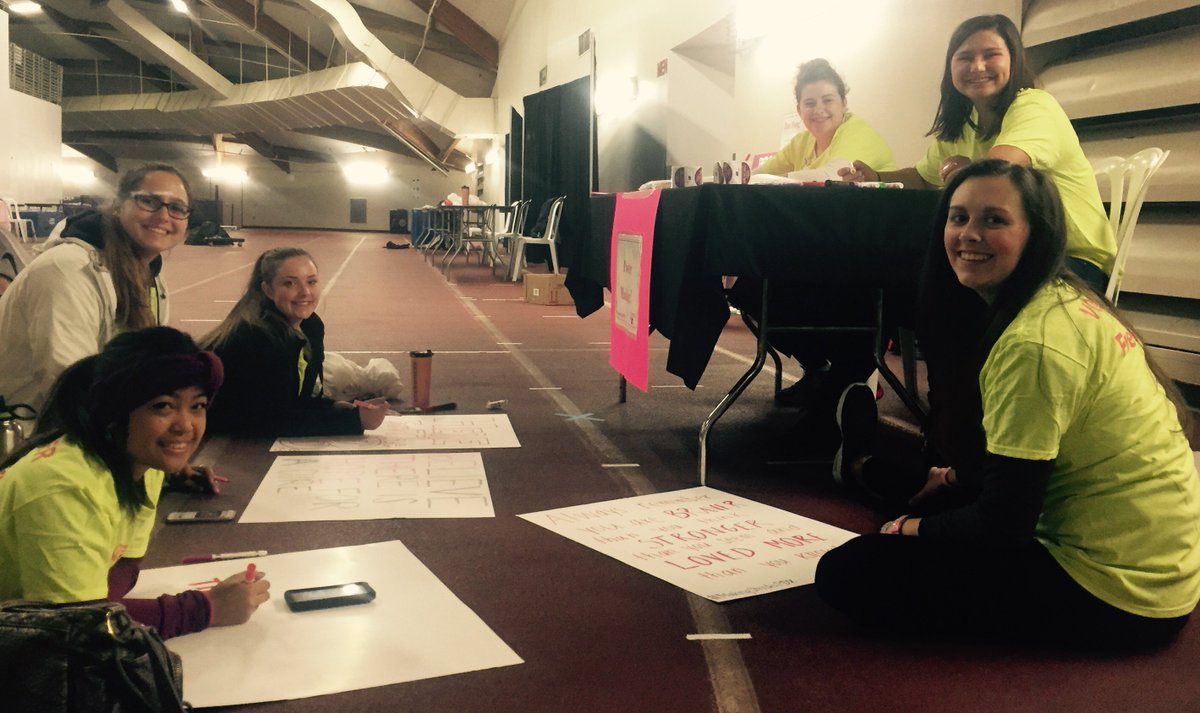 LinfieldUniv's tweet photo. Thank you to our @linfieldnursing students who made posters and cheered on the walkers at @MakingStridesOR yesterday! #MakingStridesPDX https://t.co/uEtghnZifC