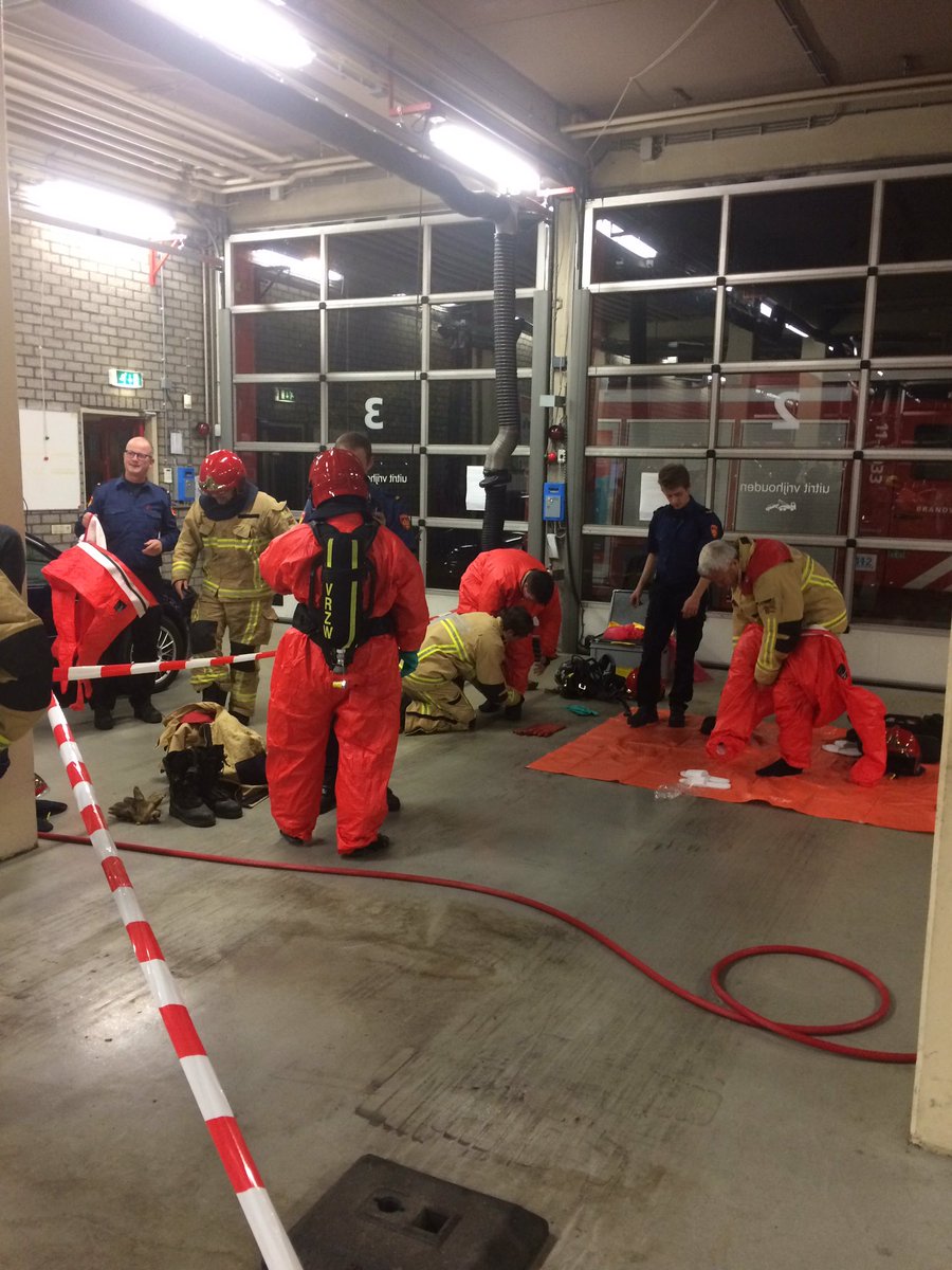 BasJ82's tweet image. Avondje IBGS. Vuilwerkpak instructie. Anders aankleden. Niet anders optreden. Mooi alternatief voor de oude Chemiepak.