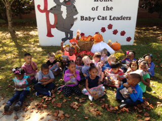 AprilyJPPe's tweet photo. Great first day back. Fall is in full swing in Prek. We had a blast on our leaf hunt. #collect #sort #explore #Nature #jpprek https://t.co/6Luy6HxUNu